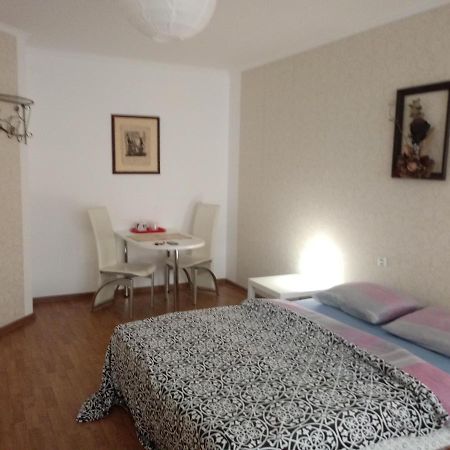 Apartment On Akademika Sakharova Ιβανό-Φρανκίβσκ Εξωτερικό φωτογραφία